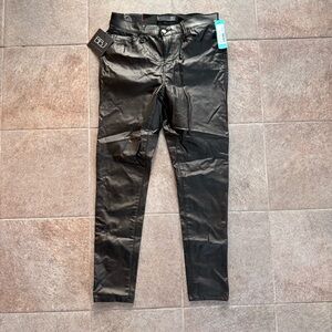 BBJ Los Angeles NWT Black Faux Leather Pants Size 11 Stretch Sunset Fit